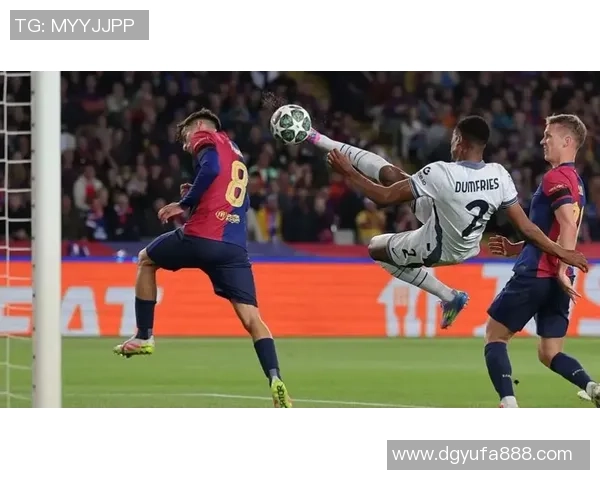 足球明星脚踩球的精彩瞬间与背后的故事揭秘